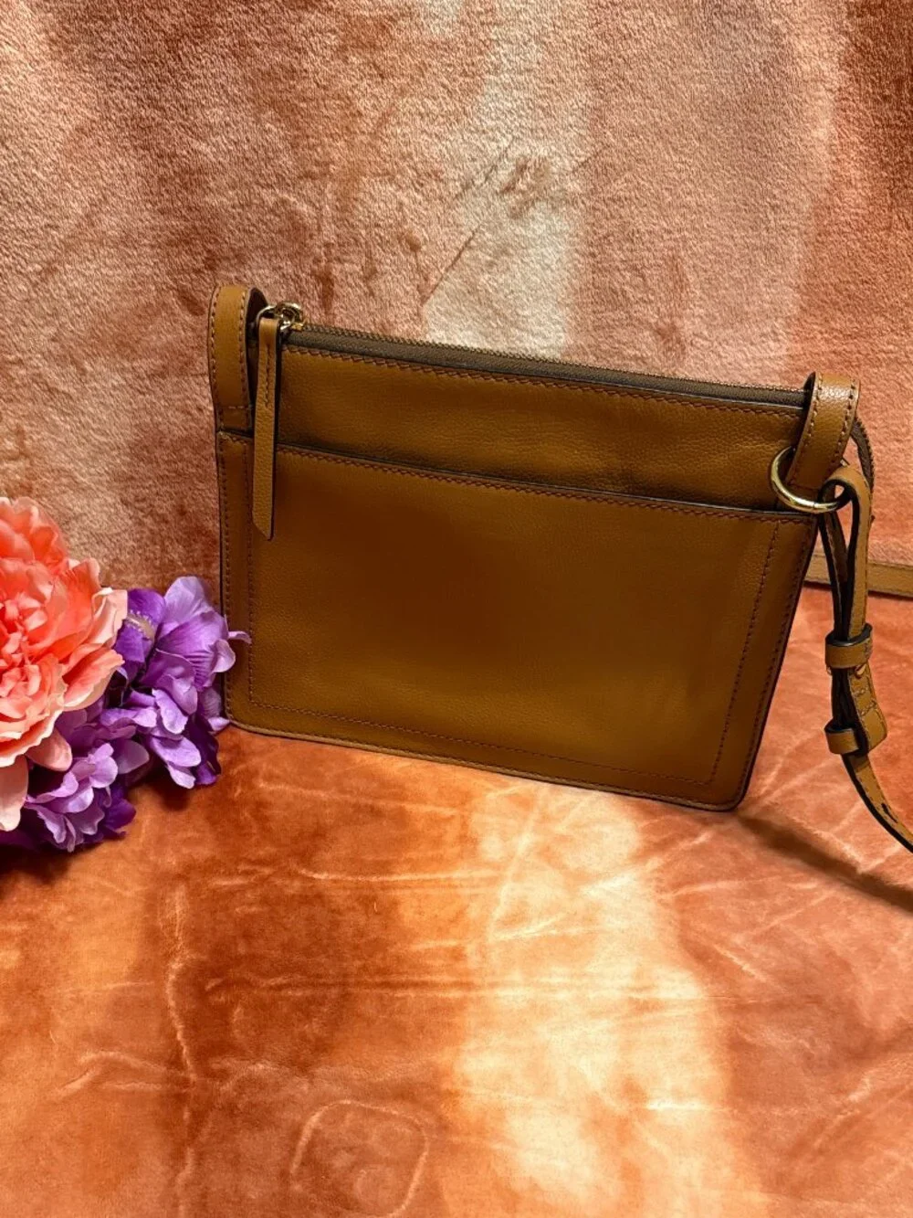 Fossil cowhide leather